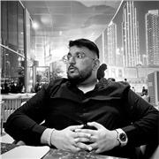 Dynamic business and marketing guru, transforming learning online.